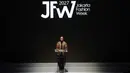 Menteri Pariwisata Widiyanti Putri Wardhana menyampaikan sambutan saat membuka Jakarta Fashion Week (JFW) 2027 di Pondok Indah Mall 3, Jakarta, Senin (26/10/2026). Mengusung tema City of New Lights, JFW 2027 menampilkan karya dari 111 desainer dan berlangsung hingga 1 November 2026. (KLY/Budy Santoso)