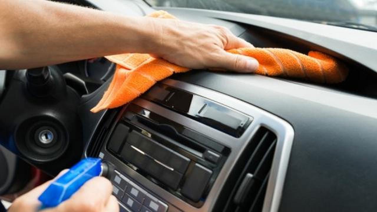 Cara Ampuh Hilangkan Bau Apek di Kabin Mobil Setelah Terkena Hujan atau Banjir