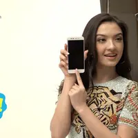 Raline Shah punya keseruan tersendiri dengan foto selfie. 