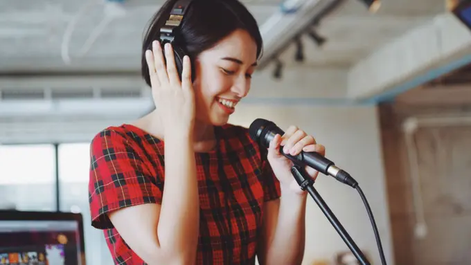 Dari Hobi Menyanyi, Cover Lagu Bisa Bawa Hoki Jutaan Rupiah!