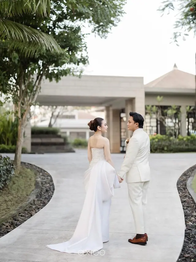 Mahalini dan Rizky Febian di resepsi kedua (Instagram/thebridestory)