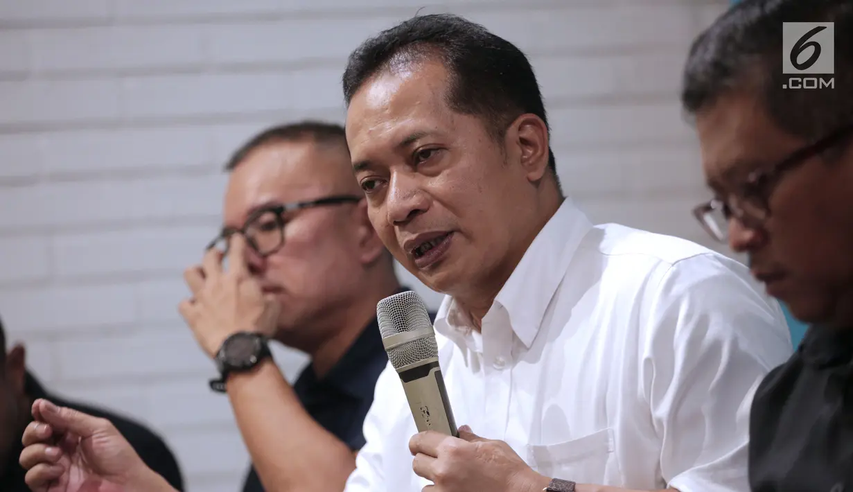 Wakil Ketua Umum Partai Gerindra, Ferry Jualiantono (tengah) saat berbicara pada gelaran diskusi di Jakarta, Selasa (30/4/2019). Diskusi membahas Menakar Kedewasaan Demokrasi Indonesia. (Liputan6.com/HelmiFithriansyah)