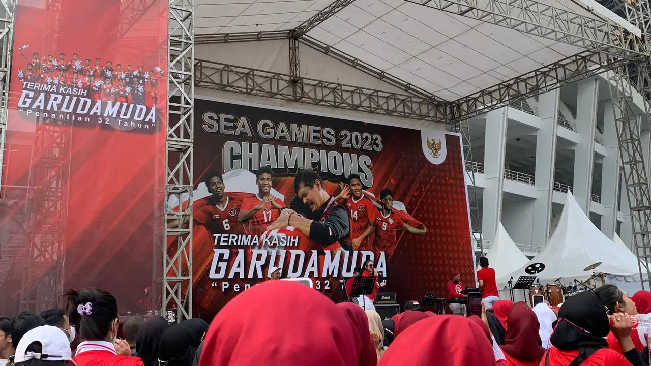 Panggung musik menyambut rombongan Timnas Indonesia U-22 di Stadion GBK, Senayan