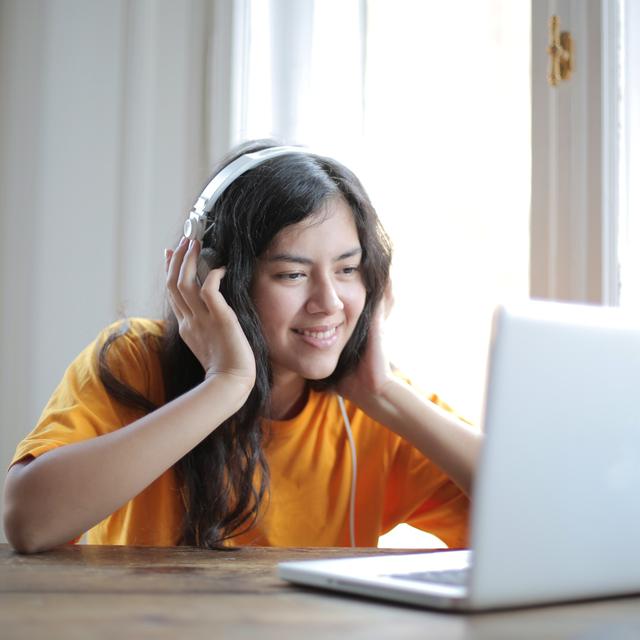 Lirik Lagu Aku Pergi Alika Ragam Bola Com