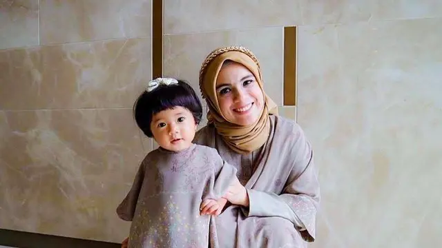 Inspirasi gamis lebaran anak 2025 (credit: instagram/missnyctagina)