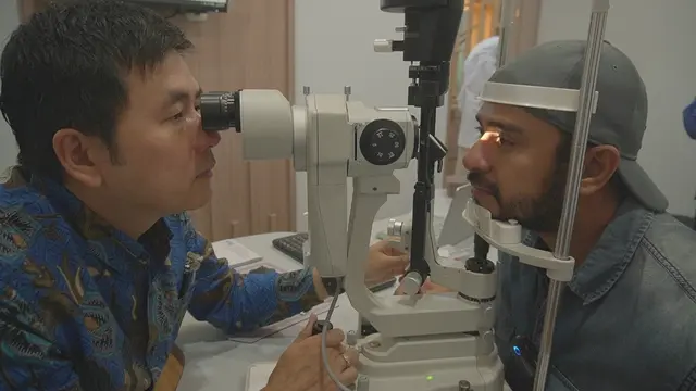 Pandangan Berbayang dan Tidak Fokus, Aktor Ali Zainal Ternyata Alami Mata Minus dan Silinder