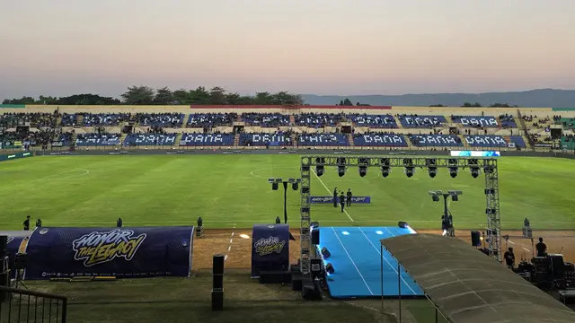 Antusiasme suporter saat menyaksikan pertandingan PSIM Yogyakarta