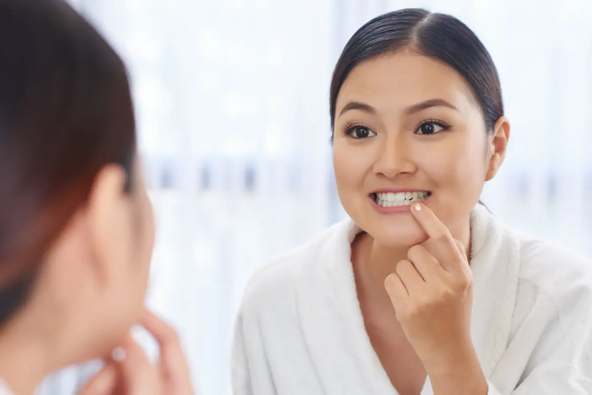 perempuan gigi copot