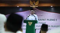 Wakil Ketua Umum Dewan Masjid Indonesia (DMI) saat mengukuhkan Pengurus Pusat Ittihad Persaudaraan Imam Masjid (IPIM).