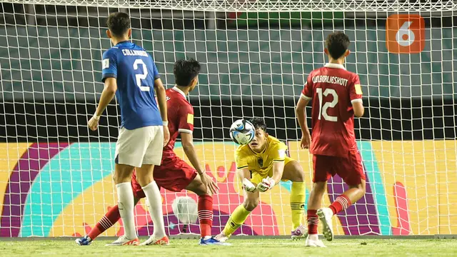 Foto: 10 Aksi Kiper Terbaik saat Menyelamatkan Gawang dari Kebobolan di Piala Dunia U-17 2023