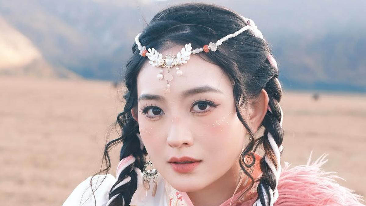 Tampilan Cantik Natasha Wilona dengan Makeup Oriental yang Memikat