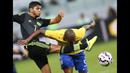 Seiring berjalannya waktu, pemain sayap berdarah Mexico tersebut kian tampil gemilang. Hingga saat ini ia berhasil mencetak 31 gol dengan 64 asisst dalam 250 penampilan bersama FC Porto. (Foto: AP/Andre Penner)