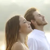 Setiap yang hidup berpasangan pasti memiliki refleksi satu sama lain dalam dirinya. (Foto: storiesofworld.com)