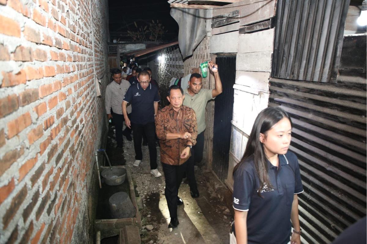 Mendagri pada acara Sosialisasi Program Kredit Usaha Rakyat (KUR) Perumahan dan Fasilitas Likuiditas Pembiayaan Perumahan (FLPP) di  Surabaya