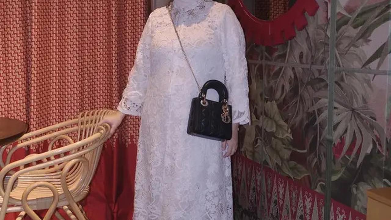 7 Model Gamis dan Setelan Hijab ala Kesha Ratuliu, Gaya Menawan untuk Ibu Muda