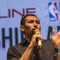 Mantan pebasket nasional, Ali Budimansyah, menghadiri jumpa pers pengumuman kerjasama antara EMTEK dan NBA di Plaza Senayan, Jakarta, Rabu (3/5/2017). (Bola.com/Vitalis Yogi Trisna)