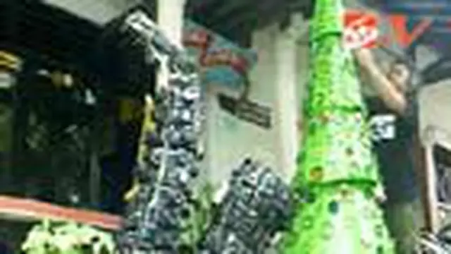 Replika Pohon Natal dari Kamera Foto