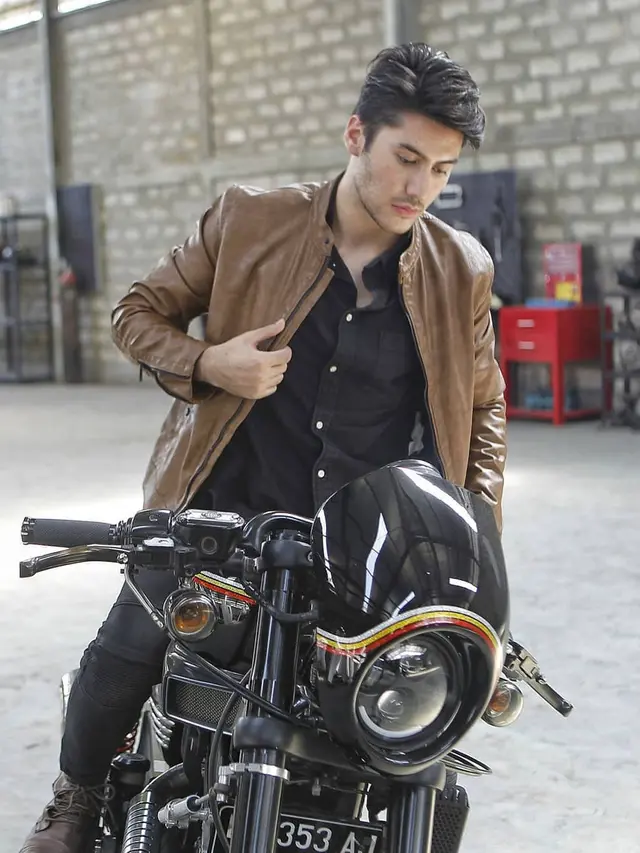 6 Gaya Valentino Peter dengan Moge Ini Tampil Makin Macho