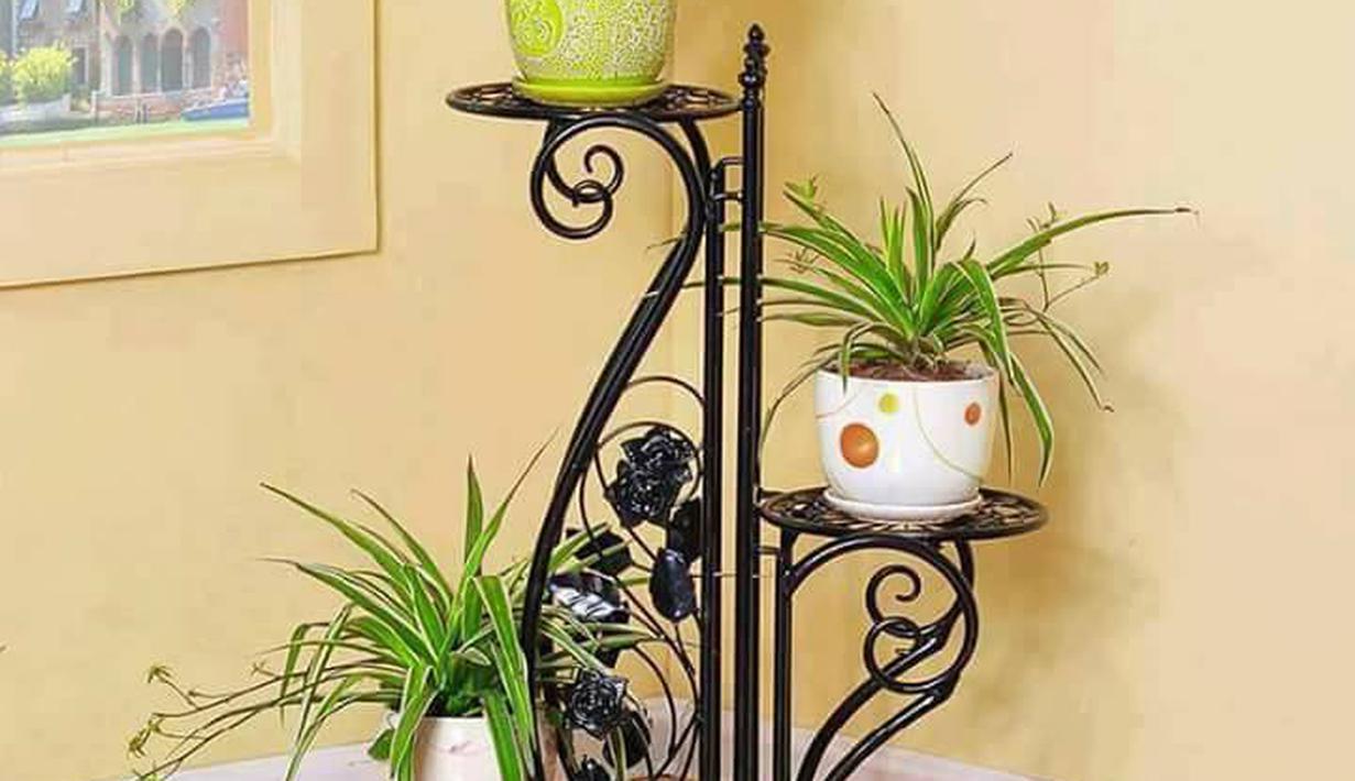 Terbuat Dari  Logam Tempat  Pot  Bunga Ini Keren 