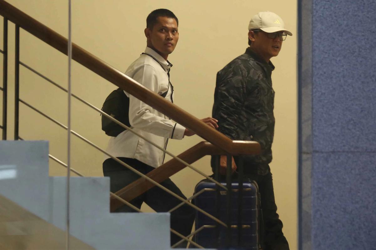 FOTO: Bupati Lampung Tengah Terjaring OTT KPK Terkait Dugaan Suap Pengesahan RAPBD