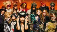 Grup Halloween Junky Orchestra yang dipelopori oleh Hyde, vokalis Vamps dan L'Arc-en-Ciel.  (visualioner.com)