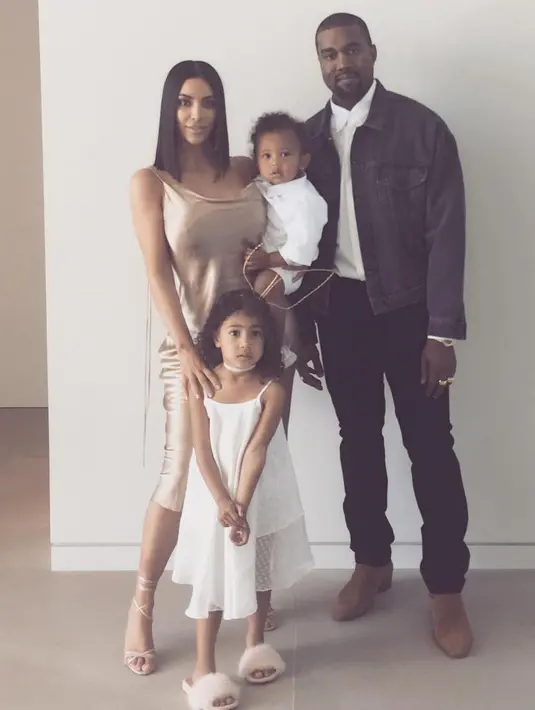 Diperkirakan, anak Kardashian-West tersebut adalah perempuan dan akan lahir pada akhir bulan Januari. (instagram/kimkardashian)