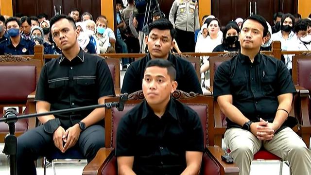 Ajudan Ferdy Sambo, Daden Miftahul Haq, saat bersaksi di sidang Bharada E. (Merdeka/Rahmat Baihaqi)