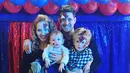 Kini, dilaporkan Noah pun sudah sebuh dan keluarga Michael Buble sangat berbahagia. (instagram/michaelbuble)