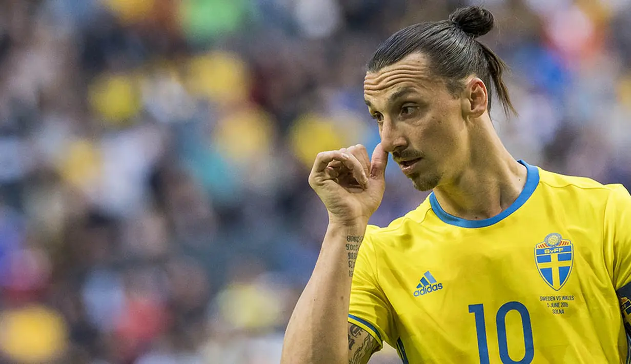 9. Zlatan Ibrahimovic (Swedia) - Pada tahun 2004, 2008 dan 2012 dirinya pernah menjadi man of the match pada laga Piala Eropa. Terakhir pada tahun 2012, mantan bomber Barcelona itu gagal antar Swedia lolos babak penyisihan. (AFP/Jonathan Nackstrand)