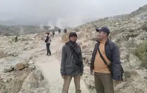 Jalur Pendakian Gunung Papandayan Kembali Dibuka