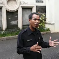 Menurut Encu, satpam yang bertugas menyortir tamu yang masuk, rumah Olga Syahputra telah sepi sejak lama. 