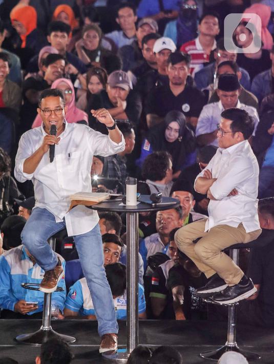 <p>Sementara itu, Cak Imin mengenakan kemeja putih dan celana cokelat. (Liputan6.com/Angga Yuniar)</p>