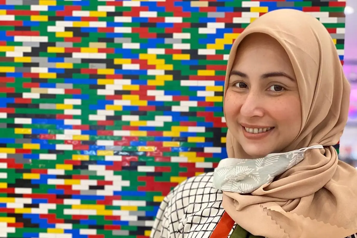 Mantap Berhijab, Ini 7 Potret Penampilan Terbaru Deswita Maharani
