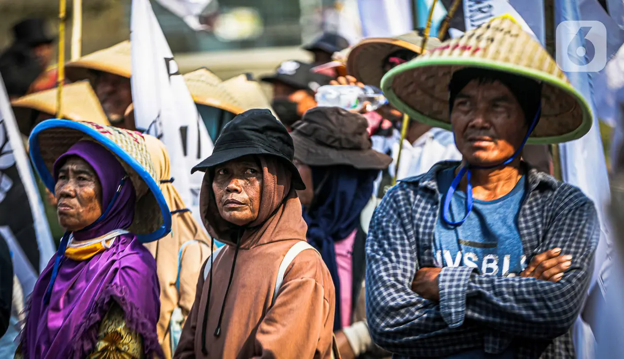 Massa Partai Buruh dan Serikat Petani menggelar aksi unjuk rasa di kawasan Patung Kuda, Jakarta, Selasa (26/3/2023). (Liputan6.com/Faizal Fanani)