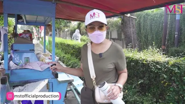 Dikenal Tajir Melintir, Ini 6 Momen Mayangsari Makan di Warung Kaki Lima