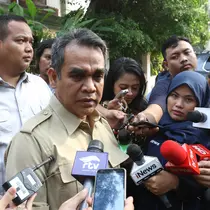 Sekjen Partai Gerindra Ahmad Muzani memberi keterangan saat tiba di rumah Prabowo Subianto di Kertangara, Jakarta, Jumat (28/6/2019). Prabowo menggelar silaturahmi antarpartai koalisi yang telah saling memberi dukungan sepanjang proses Pilpres 2019. (Liputan6.com/Angga Yuniar)