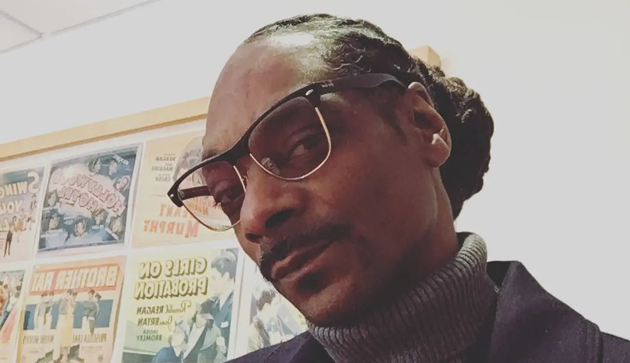 Snoop Dogg bahkan mengatakan bahwa Kris Humphries tak usah menikahi Kim Kardashian karena Kim adalah wanita murahan. Hmm.. pedes banget ya! (instagram/snoopdogg)