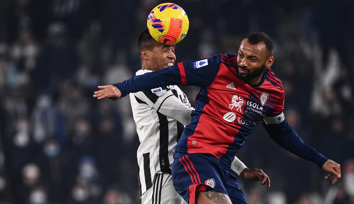 Joao Pedro. Gelandang serang Cagliari asal Brasil berusia 29 tahun yang kini memasuki musim kedelapannya bersama Gli Isolani telah mencetak 9 gol hingga akhir tahun di Liga Italia. Sayang, ia masih belum mampu membawa Cagliari beranjak dari zona degradasi. (AFP/Marco Bertorello)