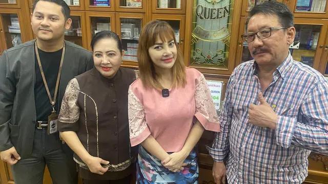 Irma Darmawangsa di Queen Klinik, Sunter, Jakarta Utara.