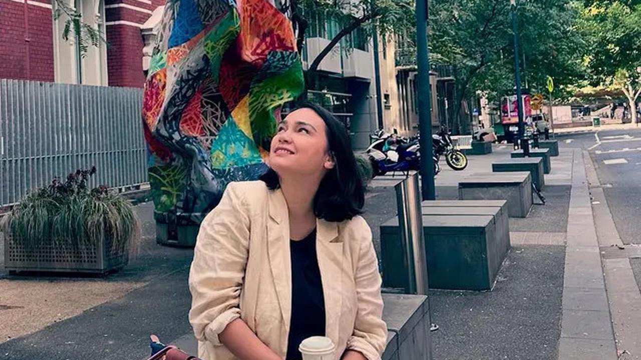 6 Pesona Feby Febiola yang Tak Pernah Memudar, Cantik dan Awet Muda di Usia 46 Tahun