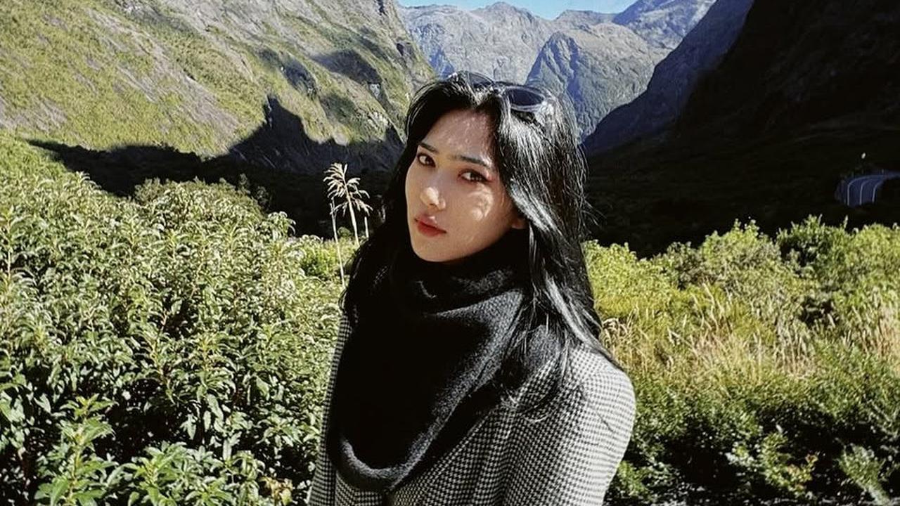 5 Potret Terbaru Isyana Sarasvati dengan Makeup Minimalis, Pancarkan Kecantikan Alami Banjir Pujian