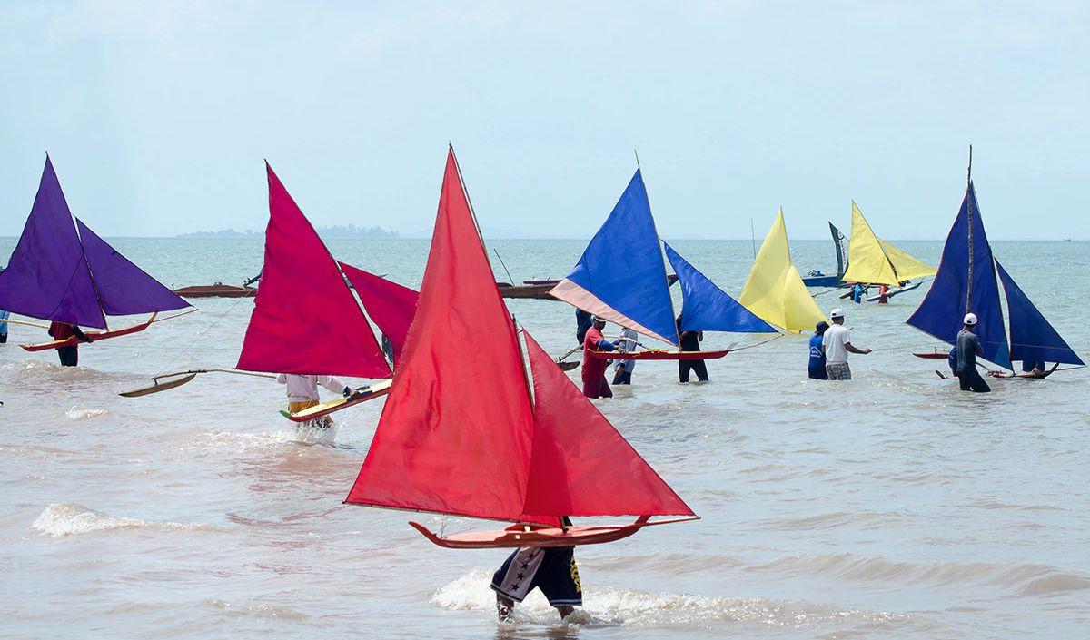 <b>Bermain Perahu Jong</b>