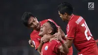 Pemain Persija, Addison Alves (bawah) merayakan gol yang dicetaknya ke gawang Song Lam Nghe An pada laga grup H Piala AFC di Stadion GBK Jakarta, Rabu (14/3). Persija unggul 1-0 atas Song Lam Nghe An. (Liputan6.com/Helmi Fithriansyah)