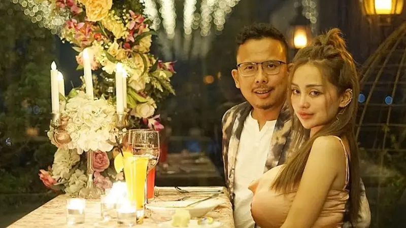 Bahas Mahar, Ini 6 Potret Cupi Cupita dan Calon Suami saat Dinner Romantis