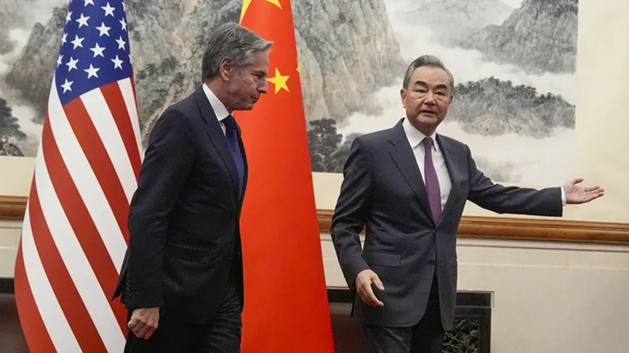 Menlu Amerika Serikat Antony Blinken dan Menlu China Wang Yi saat bertemu di Beijing, China, pada Jumat (26/4/2024).