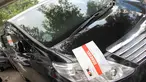 KPK menyita mobil Toyota Alphard milik politikus Partai Demokrat, Sutan Bhatoegana, Jakarta, Selasa (17/3/2015). Penyitaan terkait penyidikan kasus dugaan korupsi di Kementerian ESDM. (Liputan6.com/Helmi Afandi)