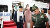 Wakil Presiden Ma'ruf Amin tiba di Stasiun Cirebon menggunakan kereta api luar biasa VVIP. (Istimewa)