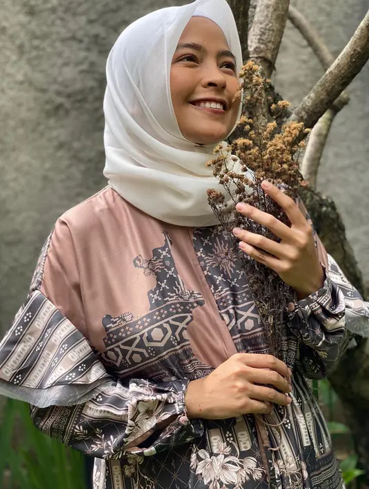 (Instagram/tantrisyalindri)