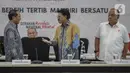 Menkominfo  John G Plate (tengah), Menpora Zainudin Amali (kiri) dan Ketum KONI Marciano Nurman (kanan) hadir dalam rakor tingkat menteri di Kemenkom PMK, Jakarta, Kamis (5/2/2020). Pelaksanaan PON tentu menjadi event bergengsi sekaligus membanggakan bagi Papua. (Liputan6.com/Faizal Fanani)