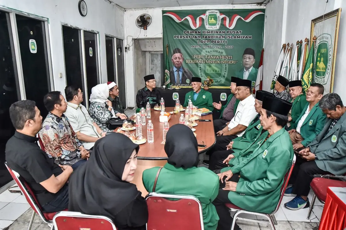 Ketua Umum Partai Persatuan Pembangunan (PPP) Muhamad Mardiono beserta jajaran melakukan kunjungan silaturahmi ke Kantor Dewan Pimpinan Pusat Persatuan Tarbiyah Islamiyah (DPP Perti) (Istimewa)
